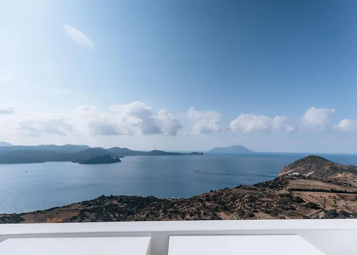 Villa Eight Infinity -- Cliffside -- Plaka (Milos)